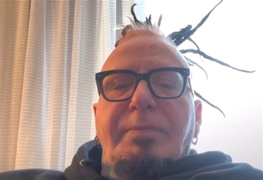 MUDVAYNE Singer Blasts Bands Who Rely Heavily On Backing Tracks: 'If You Can't Play Your Music, Why The F*** Are You Onstage?'