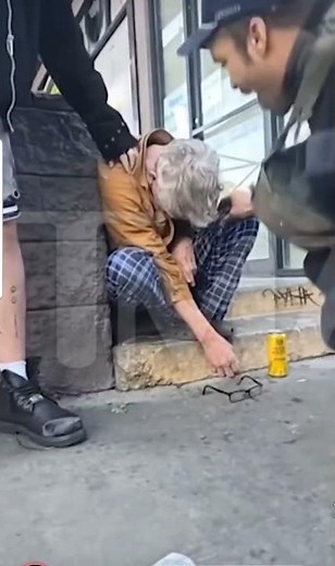 Andy Dick, the comedian, found slumped over and was given Narcan. 12-10-2025 #andydick #narcan