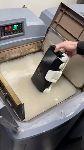 3D printing a 1:18 scale Toyota Camry replica with a Stratasys F370 🤯 #nascar #3dprinting #stem