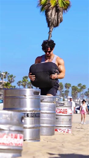 Skinny Guy Shocked the Bodybuilder 🤯💪