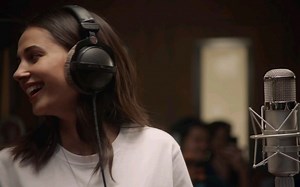 Naomi Scott-Speechles【电影阿拉丁官方MV 】