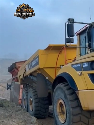 Volvo A45G vs Liebherr TA 230 Articulated Hauler Sound ASMR Experience the raw power of the world's best articulated haulers! In this video, we feature the legendary Volvo A45G and the high-tech Liebherr TA 230 working in tough conditions. Pure engine sounds, heavy loads, and massive machinery action. No talking, just pure mechanical power. Machines featured: Volvo A45G Articulated Hauler Liebherr TA 230 Articulated Dump Truck Liebherr R 960 Excavator (at the quarry) #VolvoA45G #LiebherrTA230 #H