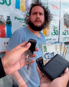 1.8M views · 52K reactions | Millonario le da tarjeta de crédito ilimitada a vagabundo y en lo que lo gastó nos partió el alma  | Entérate de algo | Facebook