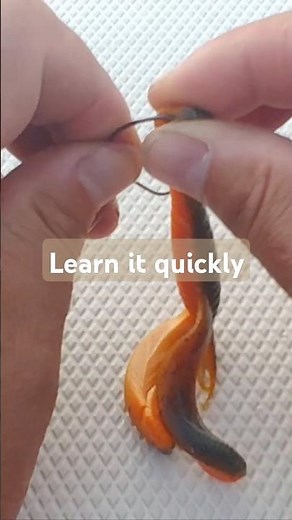 🎣 How to Texas Rig a Crayfish / Crawfish Bait