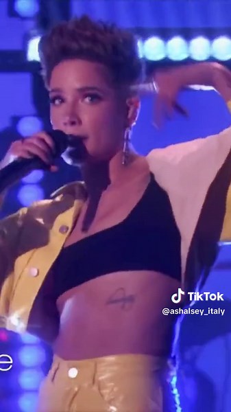 Halsey singing Without Me live🩷@Halsey #halsey #halseyliveperformance #halseywithoutme #withoutmehalsey #halseyconcert #ellenshow #theellenshow #withoutme #halseywithoutmelive