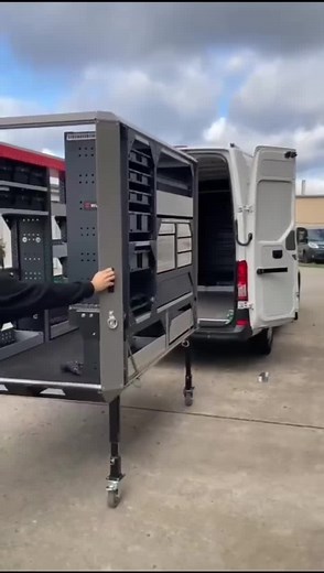 Das neue Werkstattmodul mit #würth Werkstattausstattung 👏🏻 Wie findet ihr das Werkstattmodul in rot-grau? #trend #viral #productvideo #plugvan #startup #fyp #foryoupage #fürdichseiteシ