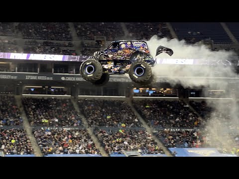 Monster Jam Seattle 04/01/2023 Son-Uva Digger (Ryan Anderson) WINNING FREESTYLE (4k60fps)