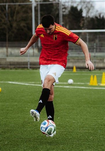 Flick up crossover air Elastico football skill tutorial ⚽️ #football