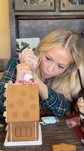 Kay and Tay Dudley on Instagram: "Kinsley has won every year until now! 😳😅 backstory ::: We have done a yearly gingerbread making competition for the last 9 years or so! It usually starts really competitive and then everyone get bored and gives up, but this year everyone stayed determined to finish and we all ended up with pretty nice gingerbread houses! We posted them to be judged and Kay’s won this year! 🤩 I thought mine was pretty good, but not good enough haha. Next year will be my year!