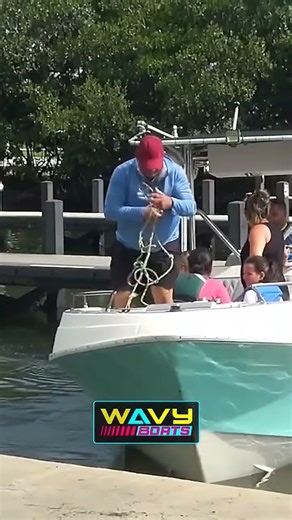 Docking gone wrong at Haulover | Wavy Boats