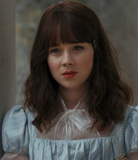 Exploring Identity in Bridgerton: A Look at Eloise