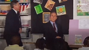 3M views · 10K reactions | "America is under attack". Those words echoed in George Bush's head on September 11, 2001, as he stood in a room full of children. Downtown New York was on fire, but he had to keep his cool during those minutes of terror. How the US president dealt with one of the country's darkest days. Subscribe for more https://bit.ly/yt-upsoclicons | Icons + | Facebook