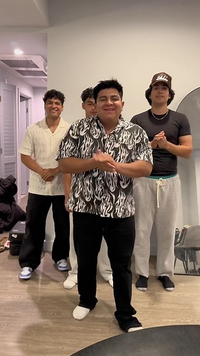 Felipito 🇲🇽 on Instagram: "MF AINT TRYNA MAKE IT OUT 🤦🏽‍♂️ @rawgear -PlTO🇲🇽 #mexicanmemes #influencersinthewild #comedyskit #dancetrends #mexicanproblems #hoodcomedy #tiktokfunny #hispanicproblems #jerseyboys"