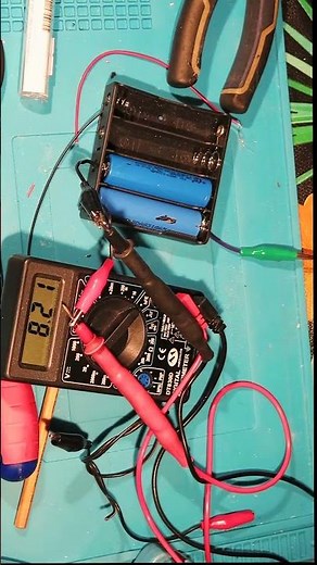 How to make an adjustable battery holder for recycled 18650 cells from notebook batteries.