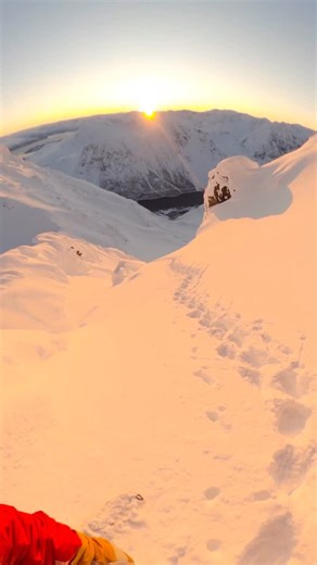 The ride the view the possibilities Fjell MT 1365s 161,8cm Rider and ph/ @eirikverlo | Fjell Snowboards