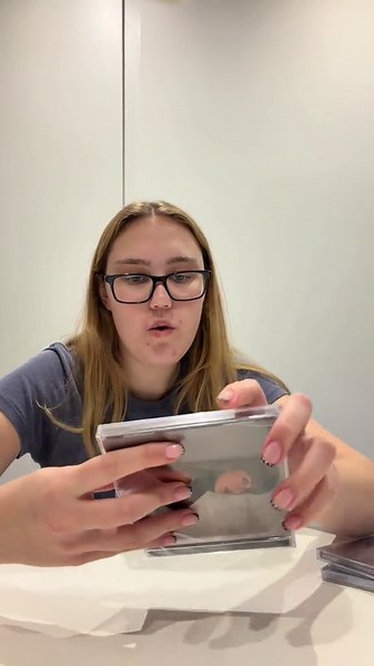 Chloe'slife2006 Unboxes Her New Taylor Swift CD Delivery!