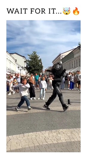 Predator thought he could dance...💀 #predator #shuffle #shorts #unexpected #dancebattle