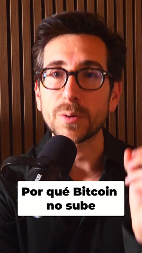 Bitcoin no falla por falta de demanda, falla por cómo se usa en los mercados. La diferencia entre el Bitcoin real y el Bitcoin papel ha permitido a los grandes holders vender opciones cubiertas, obteniendo rentabilidad a cambio de asumir que el precio no subirá con fuerza. Esta estrategia se vuelve especialmente atractiva en máximos históricos, generando presión vendedora justo cuando el mercado espera explosiones al alza y explicando por qué cada nuevo récord termina frenándose en seco. Vídeo c