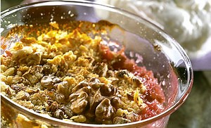 Crumble de prunes aux noix pour 6 personnes - Recettes - Elle à Table