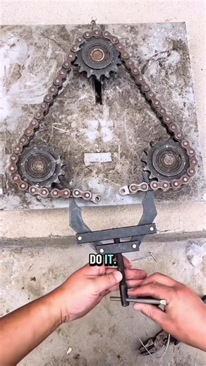 This Chain Puller Tool makes connecting chains easy and safe. Works on motorcycles, ATVs, and industrial chains. Single or double row! 🛠💪 #mechanic #chaintool #tools #fixit #tiktokshopfinds