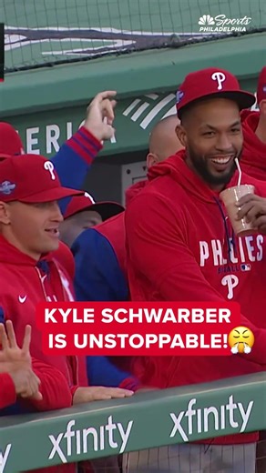KYLE SCHWARBER IS UNSTOPPABLE! FIFTH STRAIGHT GAME WITH A HOMER 😳