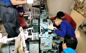 船舶空压机拆装 - Main Air Compressor