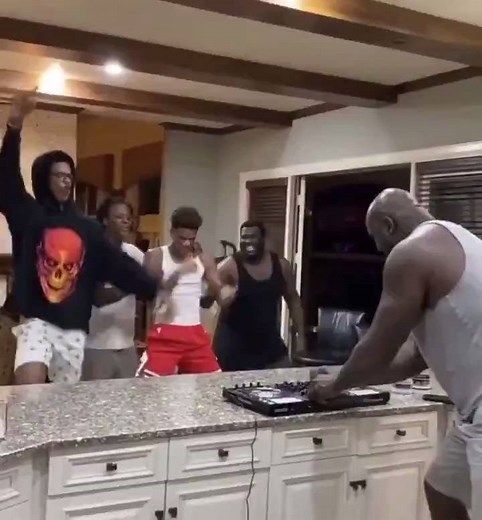 6.5M views · 4.7K reactions | Shaq DJing in his kitchen is the energy we all need right now  | DJ Mag | Facebook