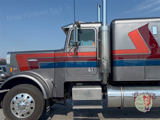 It was very nice to see the 1984 Freightliner FLC built by Greg Jenkins being looked after so well by its current owner. Greg told me about it in 2022. He built some gorgeous trucks, and is missed. https://youtu.be/BKTmHjrJbL4 | Miss Flatbed Red