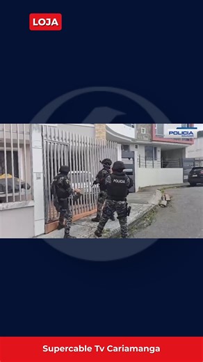#Loja 🚨 Un ciudadano fue detenido por el presunto delito de pornografía con utilización de niñas, niños y adolescentes, tras una operación desarrollada en Loja. La intervención fue ejecutada por la Policía Nacional del Ecuador en coordinación con OUR Rescue. Como resultado fue aprehendido Mario C., y se identificó como víctimas a dos menores de edad. Durante el operativo se incautaron 3 computadoras, 2 tablets y 1 dispositivo móvil. Las investigaciones continúan. | Supercable TV Cariamanga