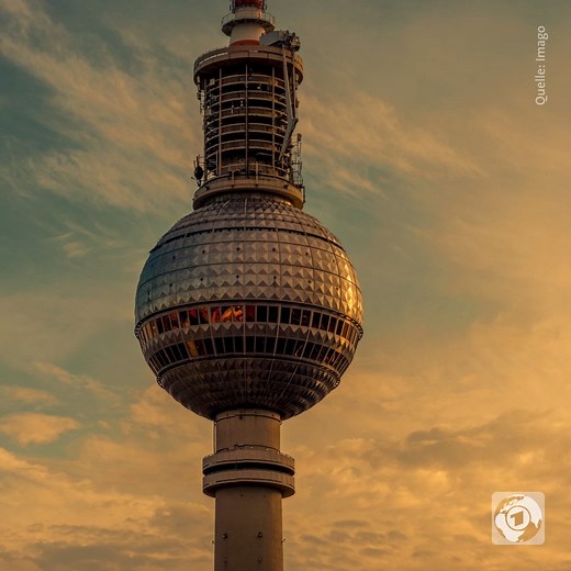 107K views · 978 reactions | Nach der Wiedervereinigung ist aus dem Berliner Fernsehturm ein gesamtdeutsches Wahrzeichen geworden – und noch immer ist der "Telespargel" das höchste Bauwerk in ganz Deutschland. | tagesschau | Facebook