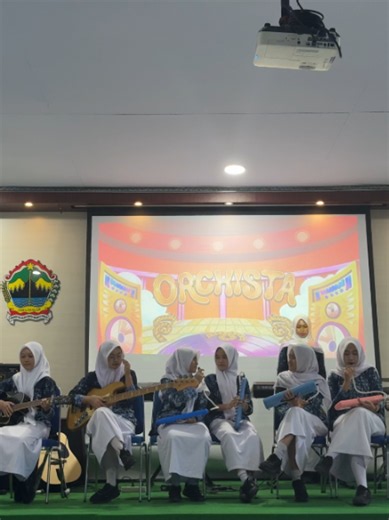 Serana - For Revenge Kelompok 4 1. Alfira Nurul Karimah (03) 2. ⁠Anindya Shelly Maharani (05) 3. ⁠Arkana Lintang Wiratmaja (08) 4. ⁠Fergusti Nesha Astilova (17) 5. ⁠Liam Anis Firjatullah (20) 6. ⁠Luthfiah Zahra (21) 7. ⁠Nabila Marsha Zurnadinata (25) 8. ⁠Raisya Dewi Cahyaningtyas (29) 9. ⁠Zahra Agustivia Nina Fauziyyah (36)