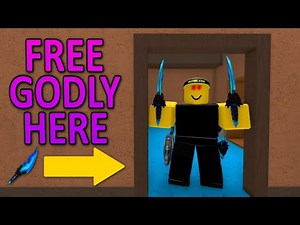Spray Paint Trolling in Roblox Murder Mystery 2!