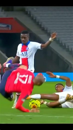 Top 7 Die For The Badge Moments In Football⚽ #viral #football #soccerplayer #footballclub #trending