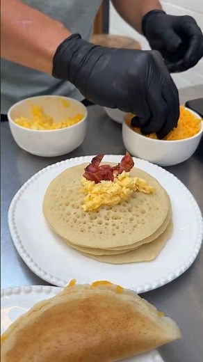 Breakfast Pancake Empanada! Your favorite breakfast in one bite 🥞😋
