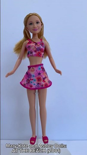 Mary-Kate and Ashley Dolls: AT THE BEACH (2002)