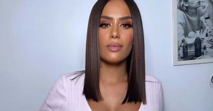 PHOTO Amel Bent : enceinte, elle adopte une robe cut-out à moins de 45 euros et elle est radieuse