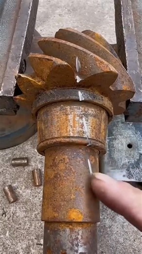 How to Remove Bearing from a Shaft #HowToRemoveBearing #BearingRemoval #ShaftAndBearing #IndustrialMaintenance #MechanicalEngineering #ElectricalAndMechanicalInfo | Electrical & Mechanical Info