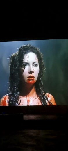 Justine pareciera recordar quién es. #Alucarda