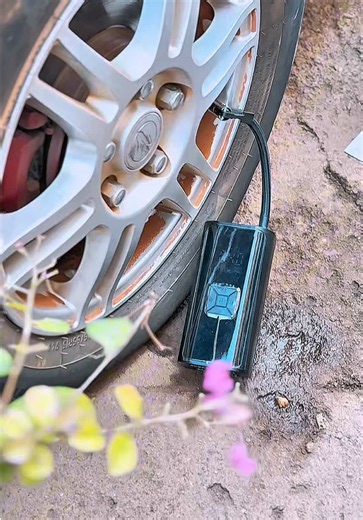 Rechargeable Portable Tire Inflator for Ugx 185,000