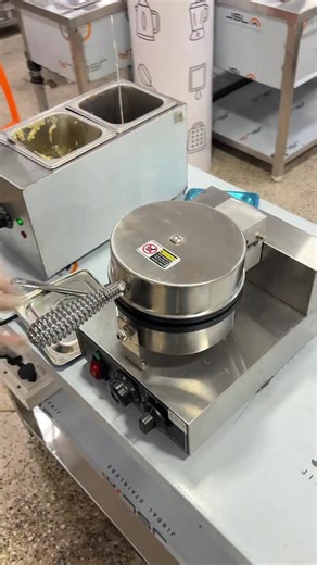 🧇 Belgium Electric Waffle Machine ⚡ Perfect for authentic, crispy Belgian waffles! 🔹 Model: WM1 🔹 Voltage: 220V ~ 50Hz 🔹 Power: 1200W 🔹 Temperature Range: 50°C – 300°C 🌡️ 🔹 Size: 250 × 320 × 260 mm 🔹 Single Plate Belgium Waffle Maker ✨ Key Features: ✔ Adjustable temperature control ✔ Fast & even heating ✔ Stainless steel body ✔ Easy to operate & clean 🍽️ Usage: • Classic Belgian waffles • Chocolate waffles • Butter & honey waffles 📍 Where to Use: • Cafés & coffee shops • Waffle counter