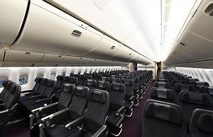 エコノミーはA350と同じグレー系　写真特集・JAL 777-300ER機内デザイン刷新（3）