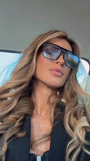 33K views · 306 reactions | #ootd | Profa de modeling | Facebook