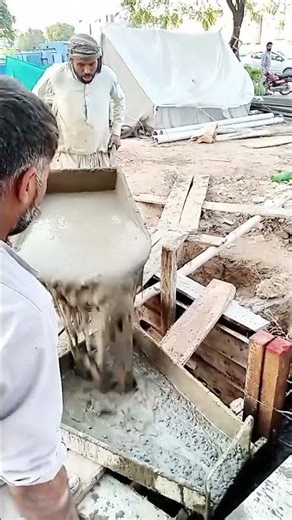 The method of filling around the foundation boundary.20-03#shot #construction #solidfoundation #yt