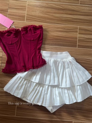 Stunning Summer Top Fashion Highlights