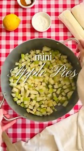 16K views · 147 reactions | These Mini Apple Pies are the easiest handheld treat made with fresh apples & warm spices! ⬇️⬇️RECIPE LINK IN THE COMMENTS BELOW⬇️⬇️ | The Country Cook | Facebook