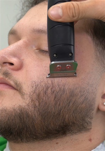 How to line up a Beard Step by Step 📈 @School of Barbering