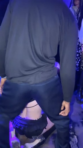 Chinemerem Desmond onuoha on Instagram: "When an American 🇺🇸 is rocking Nigeria 🇳🇬 music 🎶 Nigeria 🇳🇬 to the world #fyp #viralreels #fashionbag #afrohouse #afro"