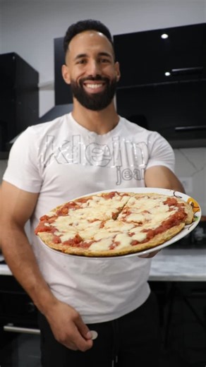 Oussama Jellali on Instagram: "Calories = 581 kcal Protéines = 37 gr Lipides= 30 gr Glucides = 37 gr Flocons d’avoine coût estimé 0,33dt = 60 gr = p 7,3g Egg coût estimé 0,75dt=160gr = p 20,1g Mozzarella coût estimé 0,96dt=40gr=p 9,6 gr Prix total ma8ir sauce bien sûr 5ater Najem na7iwha mech Lezem = 2 dt Tansewech max partage w j’aime bech nhabetmkom barcha recette o5rin"