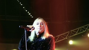 44K views · 2.1K reactions | The Flame la canción fue lanzada en 1988 por la banda Cheap Trick | Videos Musicales Solo En Hd | Facebook