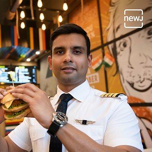 Here’s how a pilot co-founded a desi burger restaurant chain and opened 60 outlets in 16 cities #AajNEWJDekhaKya | Briefly